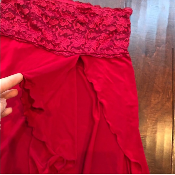 Burgundy strapless slip set - Picture 3 of 5